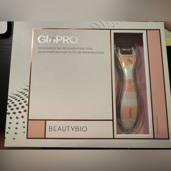 Beauty Bio GloPRO Microneedling Regeneration Tool - Picture 1 of 2